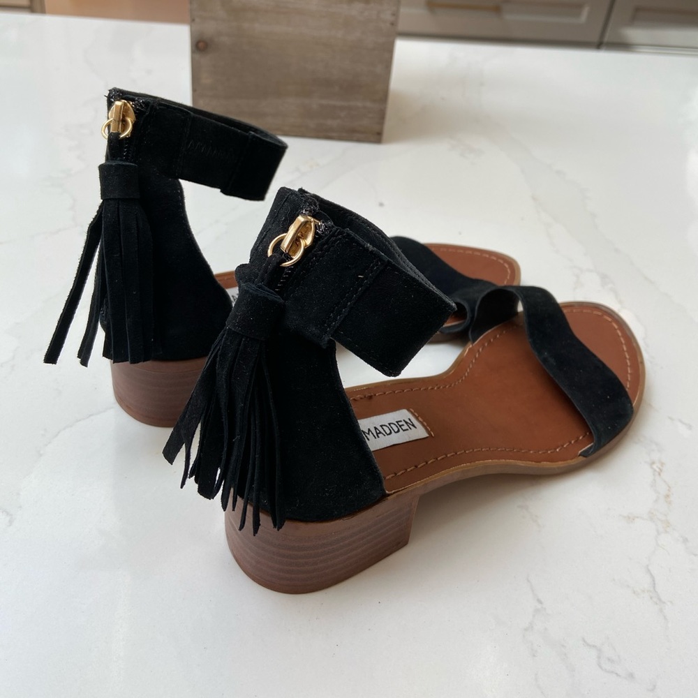 Steve Madden low-heel tassel sandals